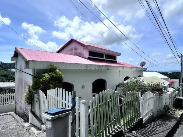 FORT DE FRANCE - Maison de type F4 sur 450 m² env.