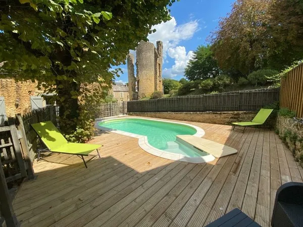 Maison rénovée avec piscine