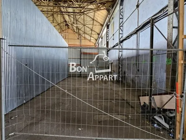 HANGAR 110M2 1 PIÈCE 110M2