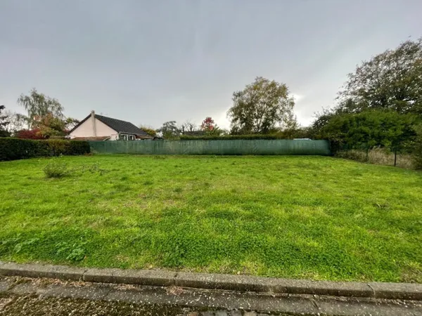 Terrain 596 m²