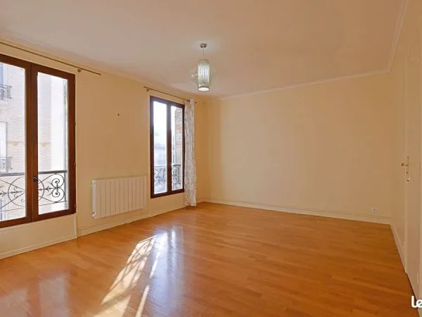 Paris 15 - Rue gutenberg - Grand T1 lumineux de 32m2 - Cave et ascenseur