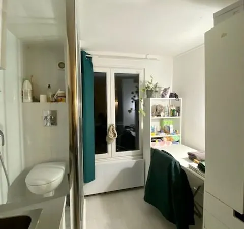 Studette 9m2 avec douche et wc
