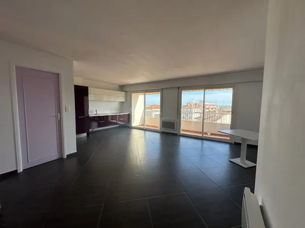 HYPER CENTRE HYERES - APPARTEMENT TYPE 3 TERRASSES - VUE DEGAGEE