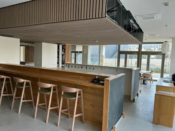 LOCATION LOCAL COMMERCIAL 272 m2 LA CIOTAT