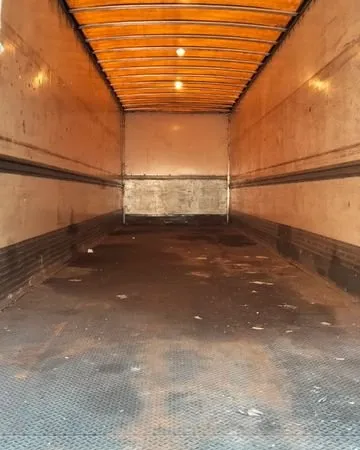 Loue Container 14m 33m2