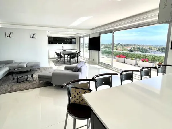 A vendre luxueux Penthouse avec vue mer panoramique et tres grande terrasse