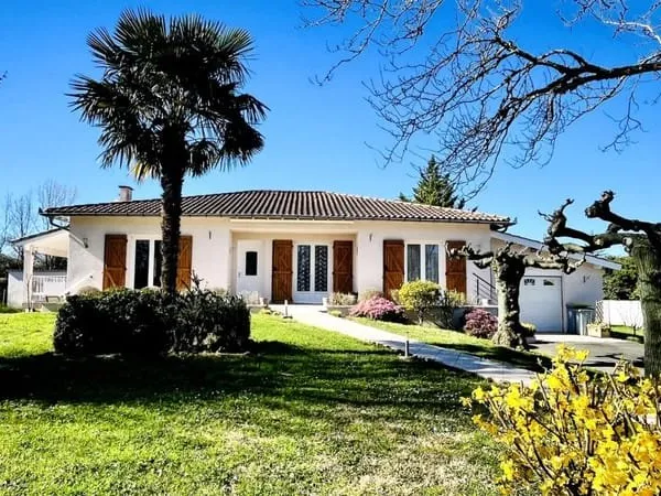 Maison plain pied, Monesties 4 pièce(s) 130 m2, DPE C, grand garage