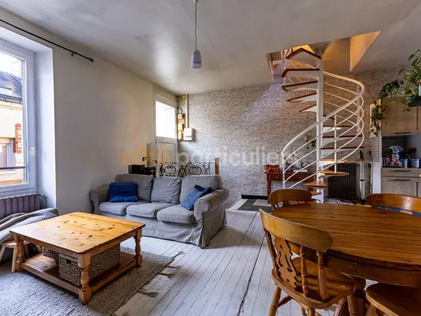 LA ROCHE SUR YON -- CENTRE VILLE -- SACRE COEUR -- MAISON 3 PIECES 60 M2 -- JARDIN -- CAVE