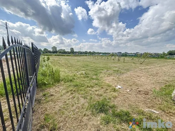 Terrain 3351 m²