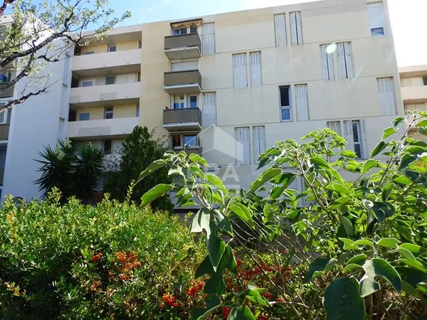 A VENDRE MARSEILLE13014 SECTEUR BON SECOURS APPARTEMENT DE TYPE 3 BALCON CAVE GARAGE.