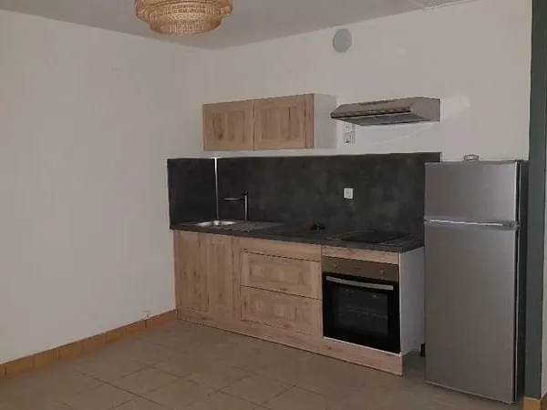 Appartement type 2 entièrement rénové et proche des commodité