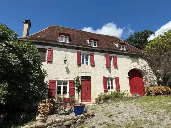Belle maison de village avec gîte indépendant et 6500m² de parc