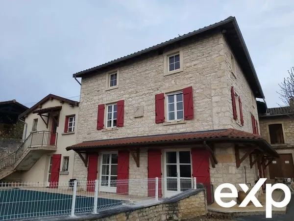 Maison de village et dépendances