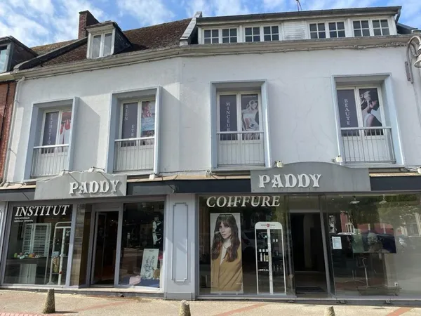 ST-POL-SUR-TERNOISE : IMMEUBLE A USAGE MIXTE.