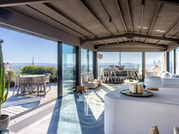 PARIS XVIII - PENTHOUSE - TERRASSE - VUES SUR TOUT PARIS