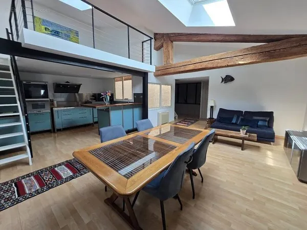 Appartement T6 en duplex  Esprit loft  Centre-ville de Sète