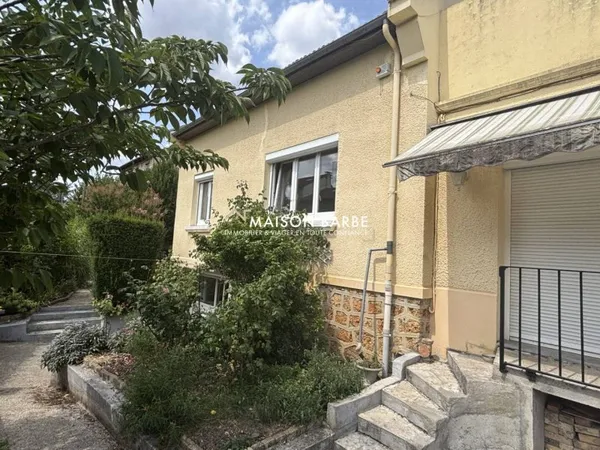 Maison 7 pièces 230 m²