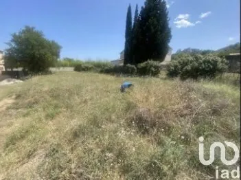 Terrain 817 m²