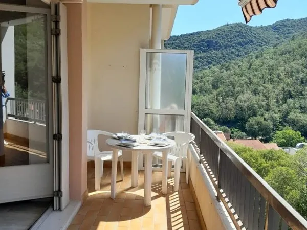 Beau Studio avec grande terrasse