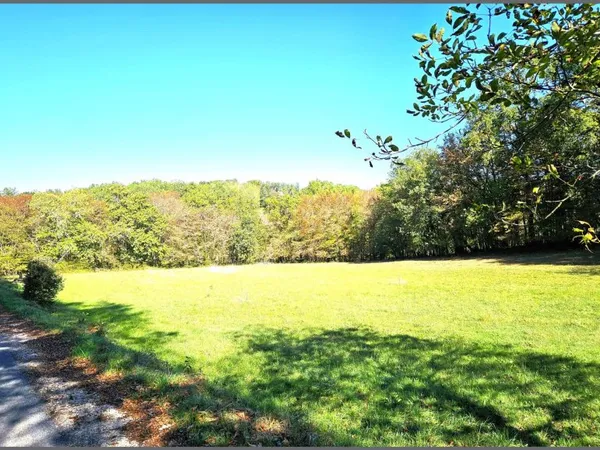 Beau terrain constructible de 5148 m² sans ABF.