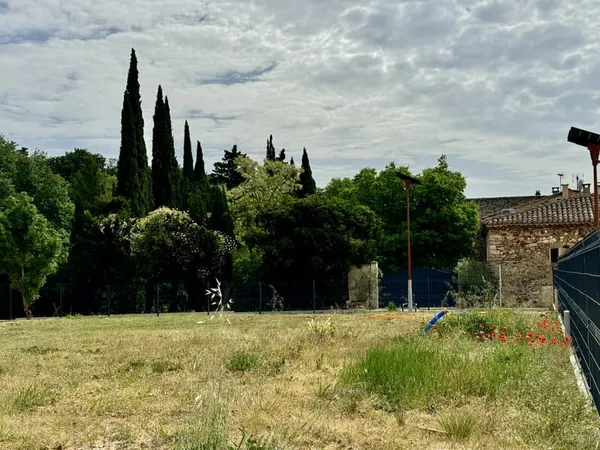 Terrain plat viabilisé 348 m2 avec vue degagée à 12 km D'Uzès dans lotissement de 11 lots