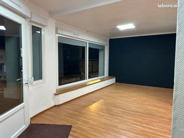 Local commercial rénové et loué