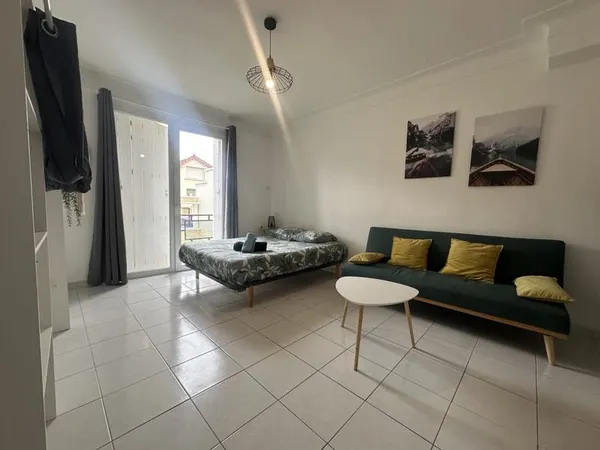 À louer Studio lumineux avec balcon
