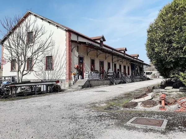 Site à fort potentiel - Investisseurs, artisans, promoteurs sur terrain 11653 m2. PROVINS (77)
