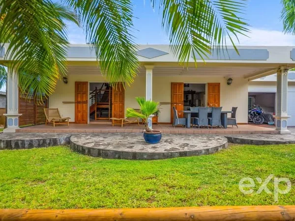 EXCLUSIVITÉ - LIV - Villa de 7 pièces avec piscine, kiosqu