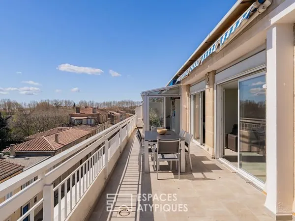 ROOFTOP D'EXCEPTION AU DERNIER ETAGE AVEC VUE SUR LES TOITS
