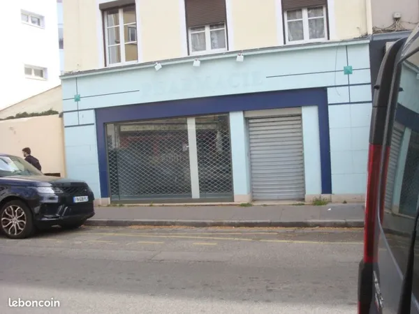 LYON 3 - Local rez-de-chaussée
