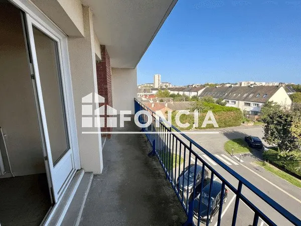 APPARTEMENT T2 AU DERNIER ETAGE AVEC BALCON