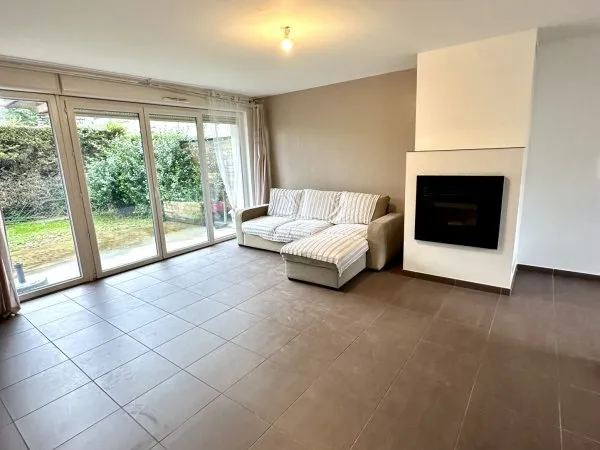 Agréable maison mitoyenne dans quartier sécurisé