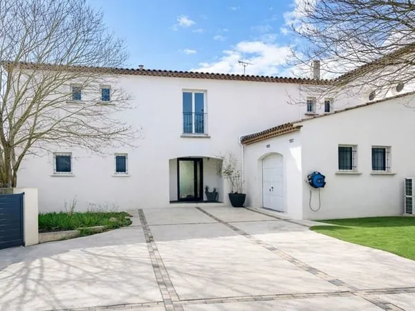 Maison 7 pièces 318 m²