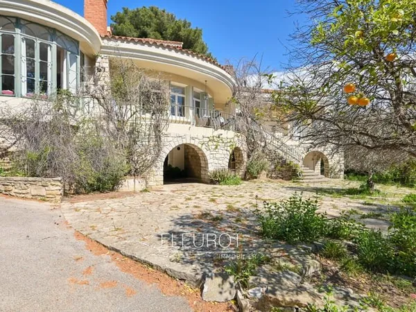 VILLA T7 / PARC ARBORE / PISCINE / MAISON DE GARDIEN