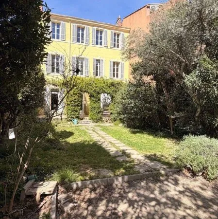 Maison 10 pièces 230 m²