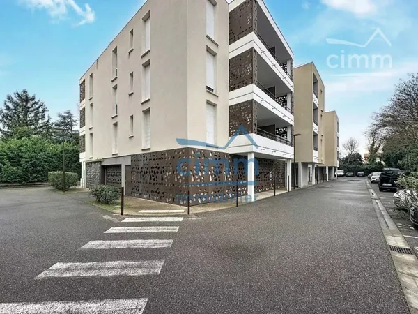 APPARTEMENT T2 AVEC PARKING - LIBRE
