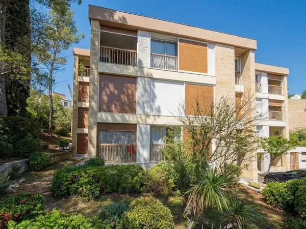 RARE : grand appartement (140 m2) dans le quartier de la Torse