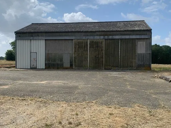 Local d’activité et entrepôt Vente Fontaine-la-Guyon  200m² 600€