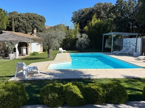 Maison 8 pièces 213 m²