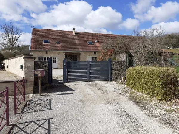 La ferme du château, 8 pièces 224 m2 sur 8084 m2 de terrain,