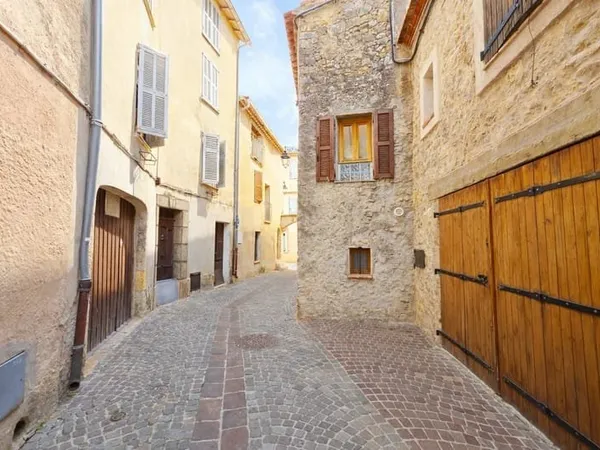 Maison de Village - Rénovation à Terminer