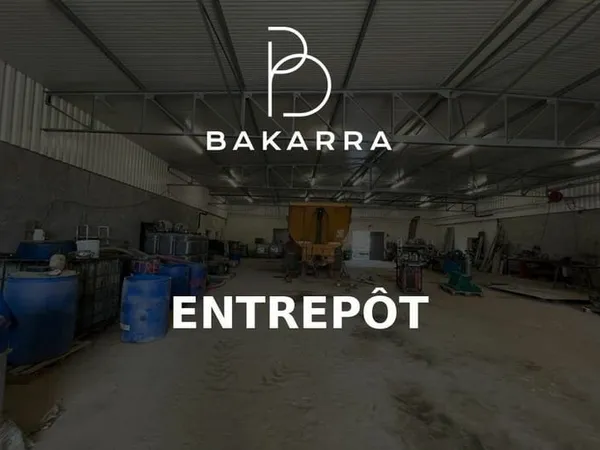 Entrepôt 900m² avec vaste terrain