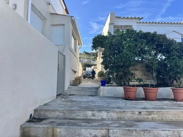 Maison de ville les pieds dans l'eau quartier Madrague de Montredon