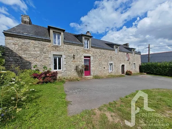 Longère Saint Ave 212 m2 composée de 2 logements