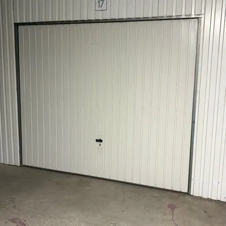Garage dans résidence