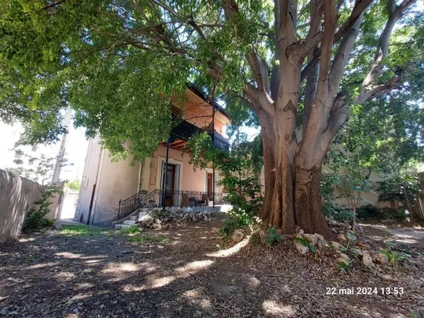 Maison de ville milieu 20e s, 165m2 avec jardin clos, proche