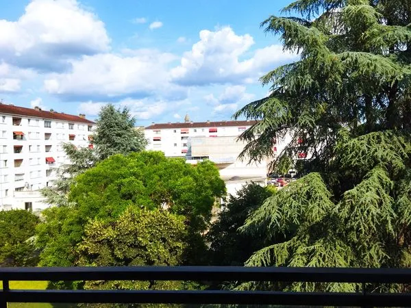Loue appartement meublé climatiseur au centre Périgueux Dordogne