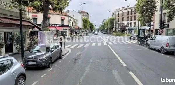 Local commercial 200 m²
