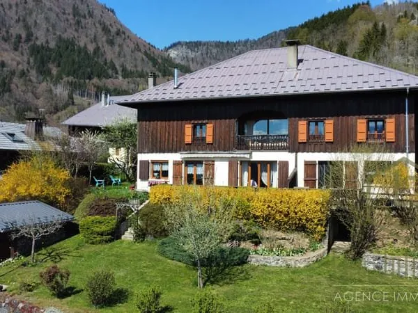 SUPERBE FERME RÉNOVÉE DE 1900 CHARME AUTHENTIQUE SAVOYARD